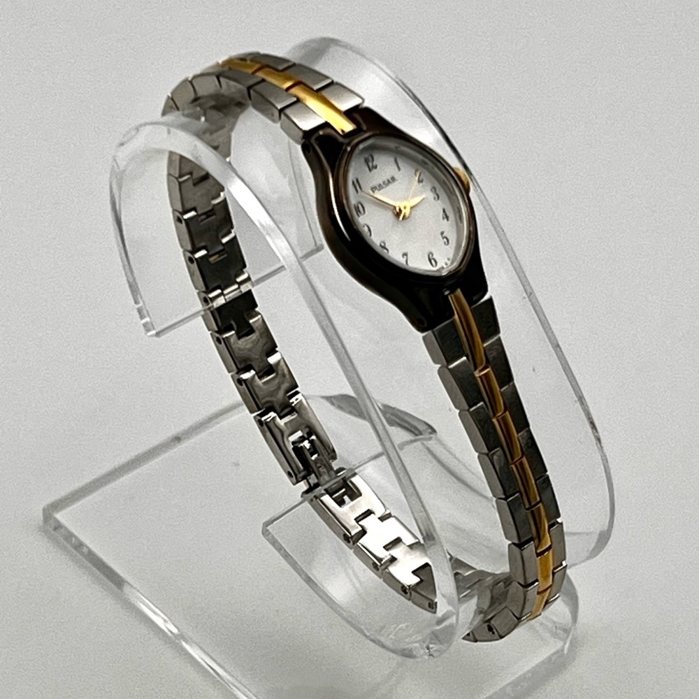 Pulsar By Seiko Nib Small Petite Oval Silver Gold… - image 3